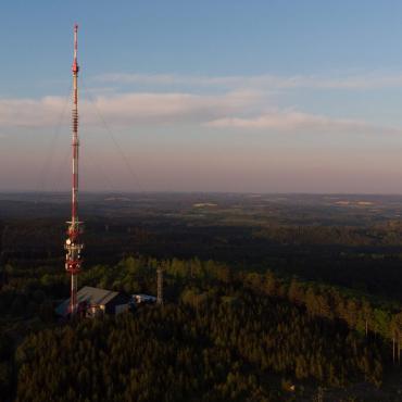 Kraj pod Javořicí, Javořice, televizní vysílač vysoký 167 m, soumrak